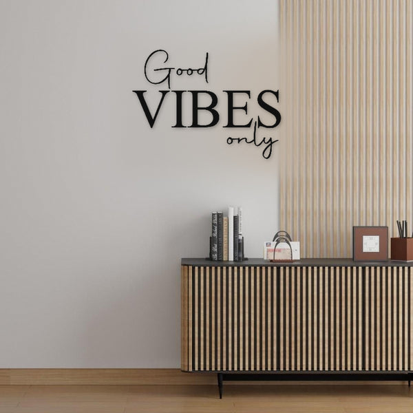 Holzschriftzug Good Vibes only aus Holz von Freude aus Holz