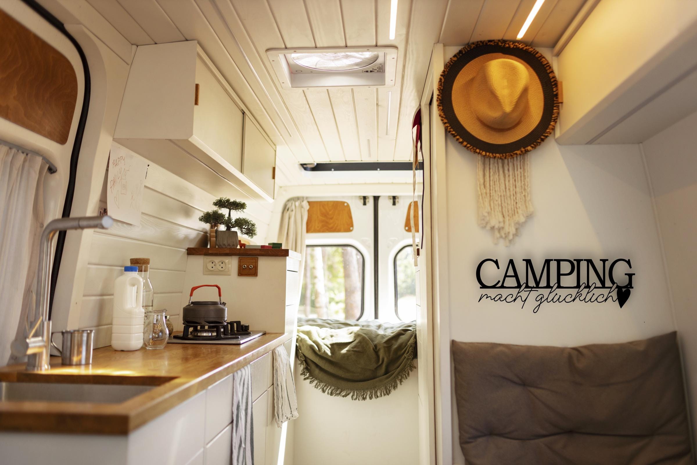 Camping macht glücklich - Holzschriftzug