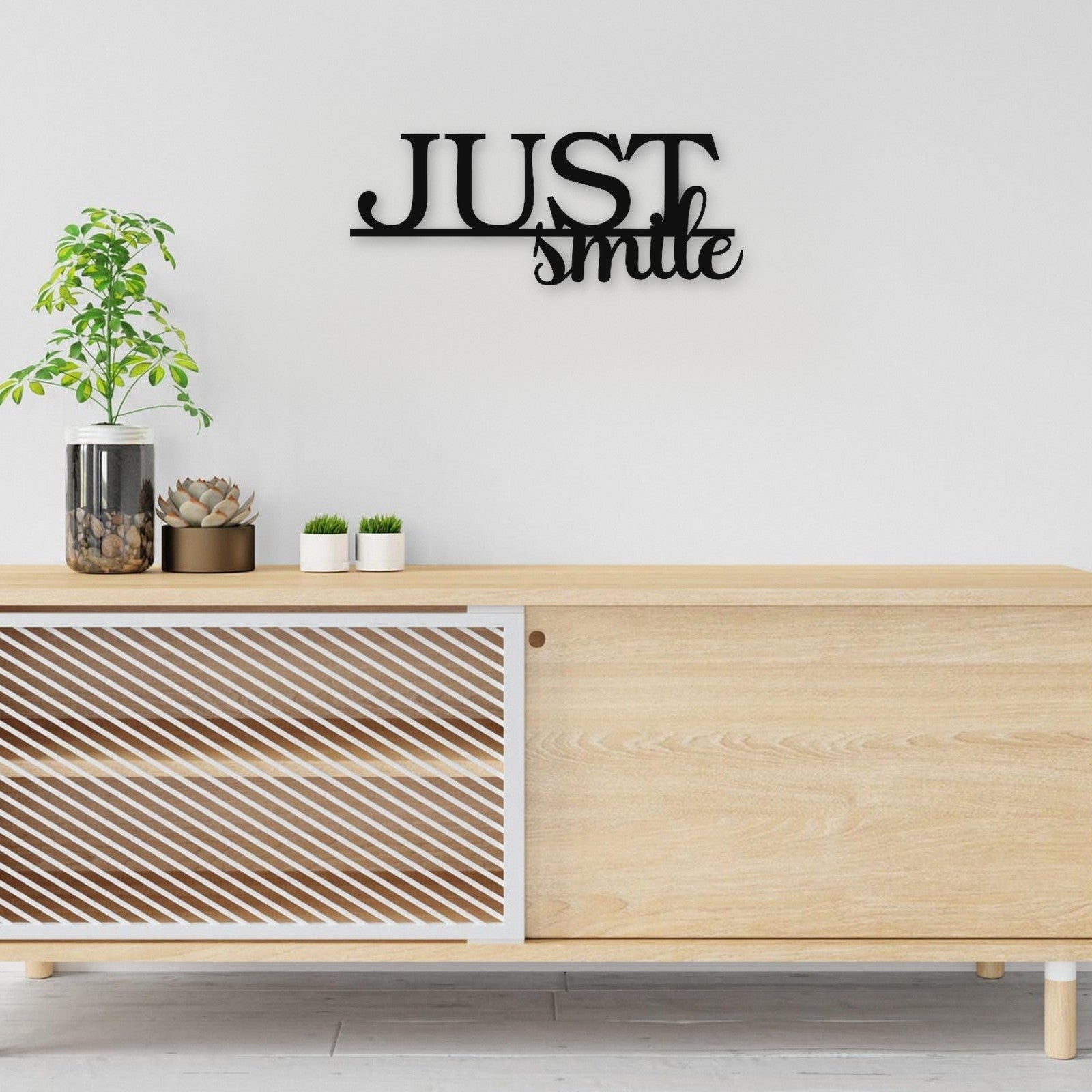 Holzschriftzug Just Smile aus Holz von Freude aus Holz